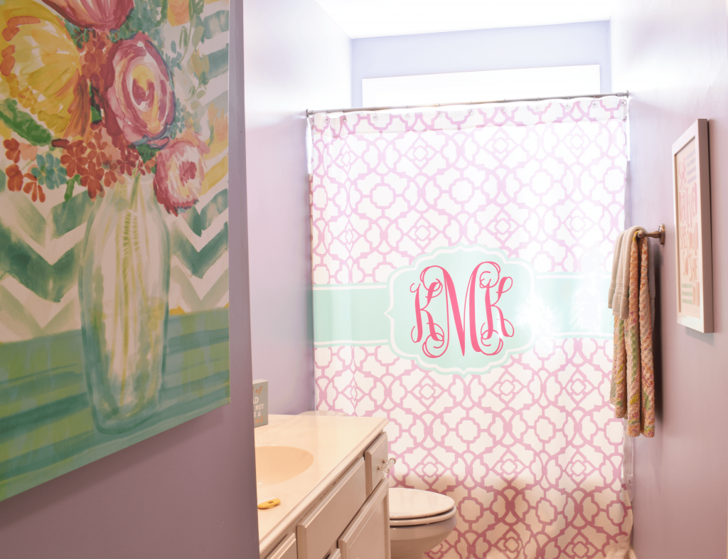 Update your tween's bathroom décor! Simple ideas for color inspiration, DIY projects and pretty design you can both agree on.