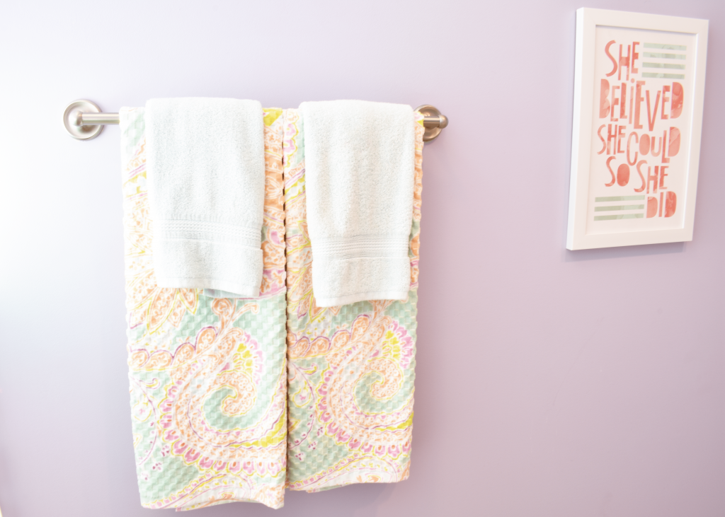 Update your tween's bathroom décor! Simple ideas for color inspiration, DIY projects and pretty design you can both agree on.