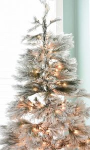 Are you looking for the best flocked Christmas tree? Learn all about how to choose the best one with tips on size, type of tree and type of flocking.
